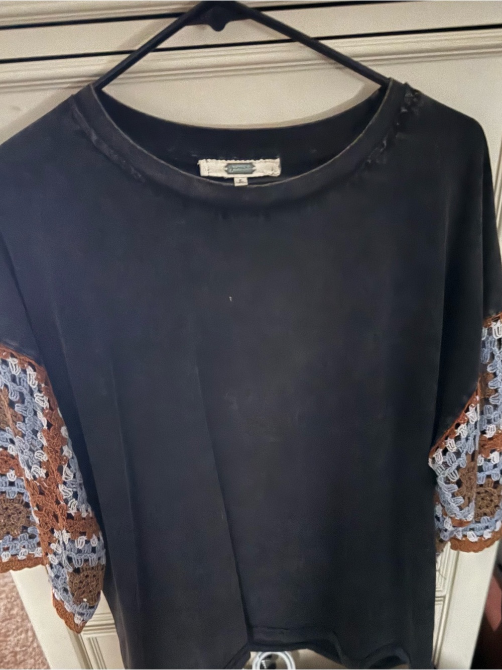 Gimmicks BKE Women’s Large Crochet Bell Sleeve Boho Top Charcoal Black Blue Rust